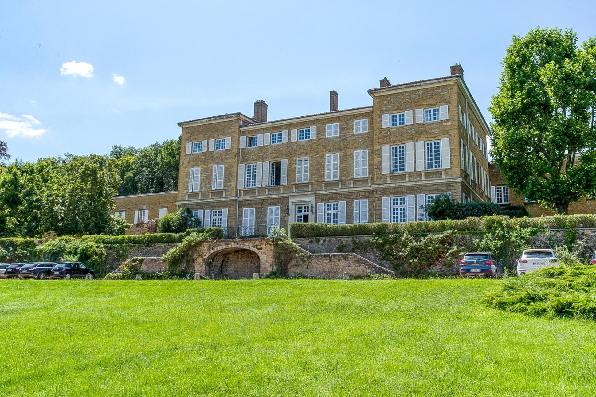 Sejourner Au Chateau De La Roue Grand Appartement Lissieu Exterior photo
