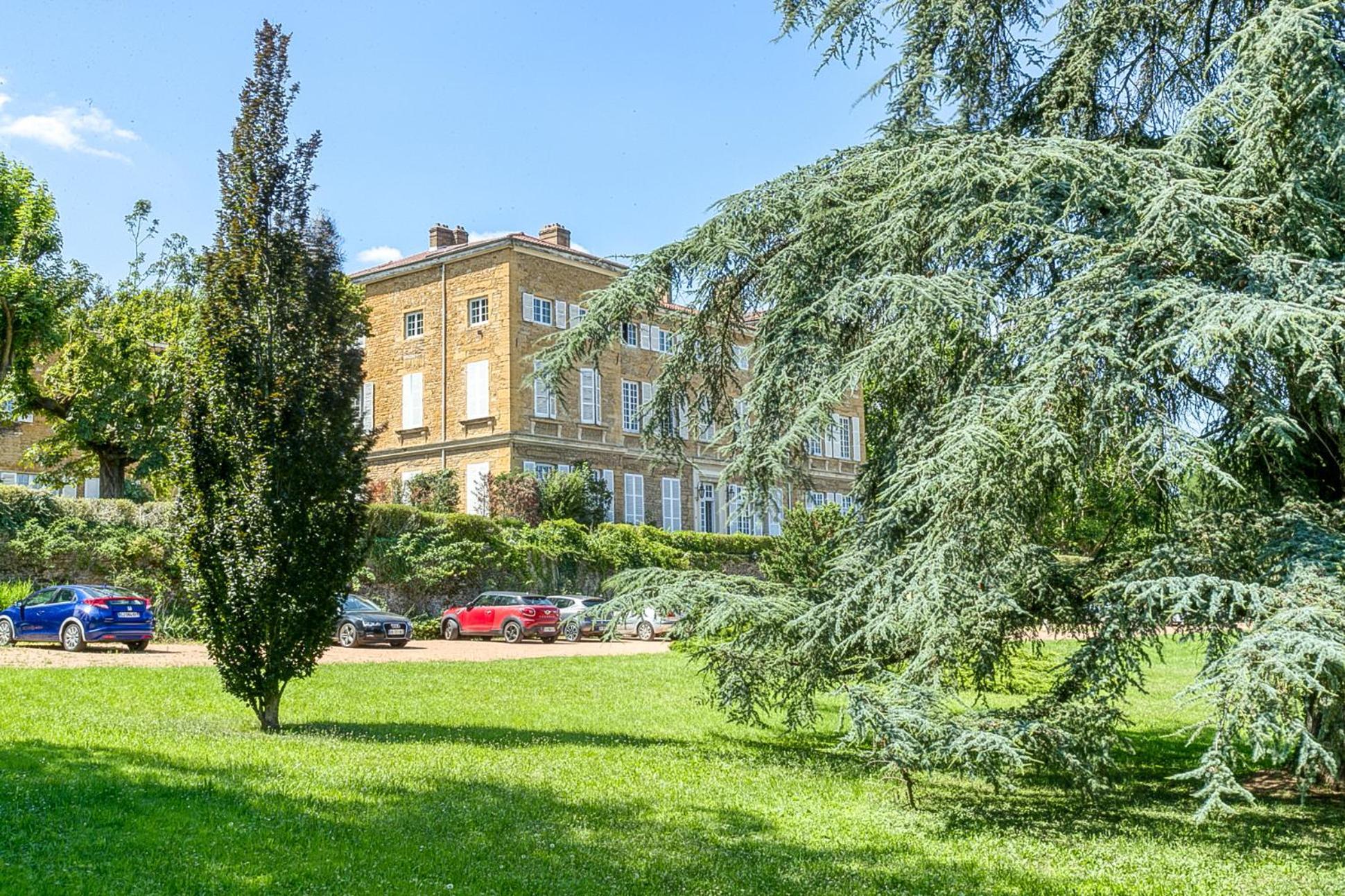 Sejourner Au Chateau De La Roue Grand Appartement Lissieu Exterior photo